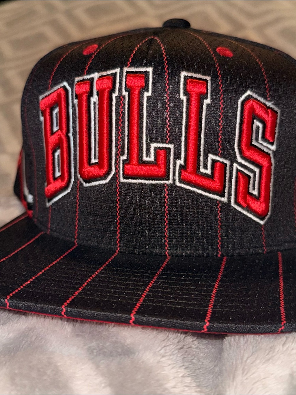 Mitchell & Ness Chicago Bulls Black Red Pinstripe Snapback Hat